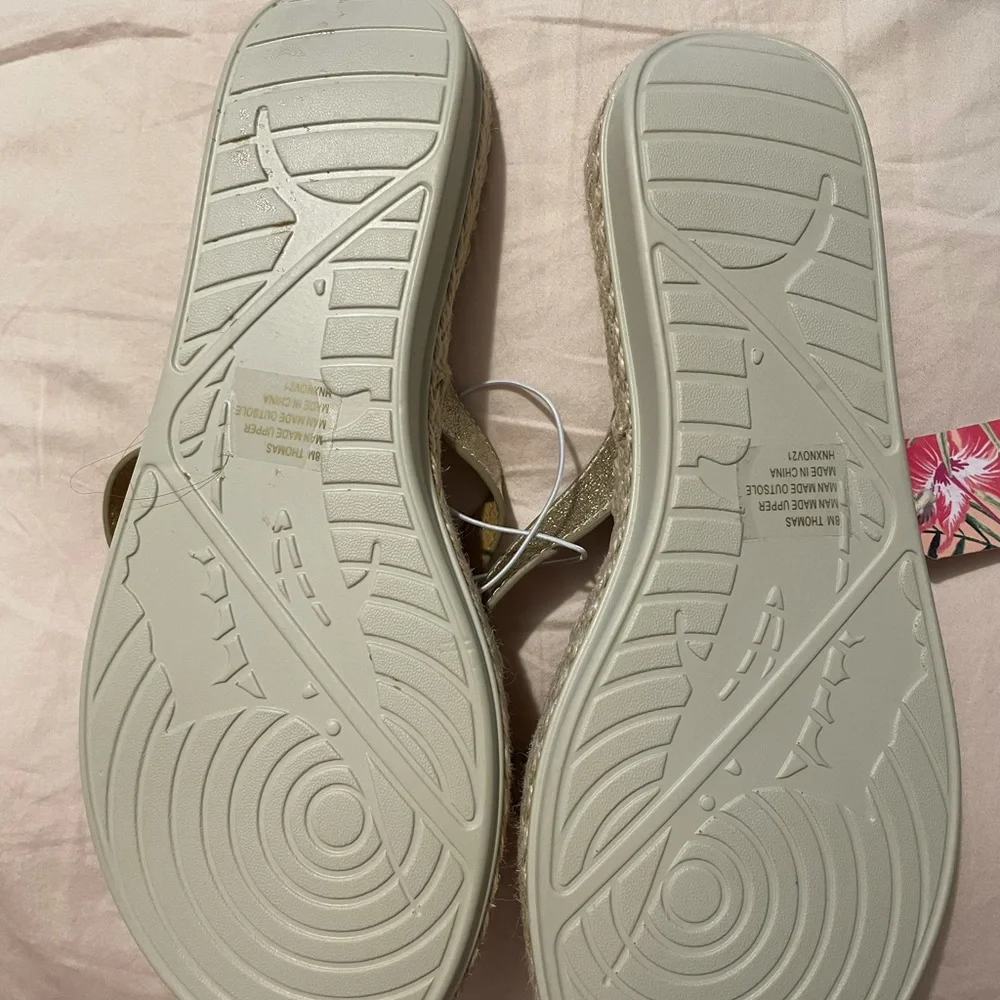 Tommy Bahama sandals - Picture 4 of 4